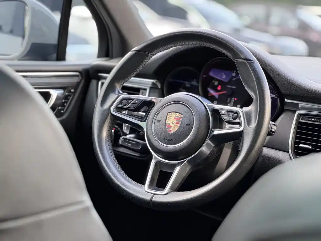 Porsche Macan 2016 — фото 11