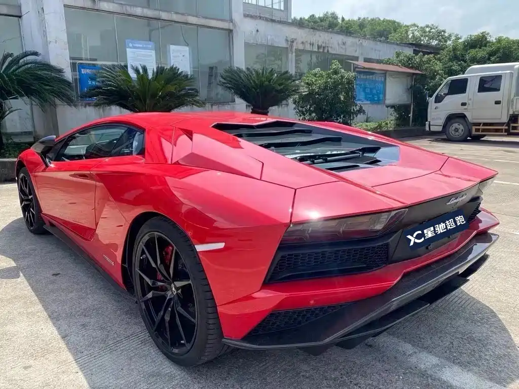 Lamborghini Aventador 2019 — фото 2