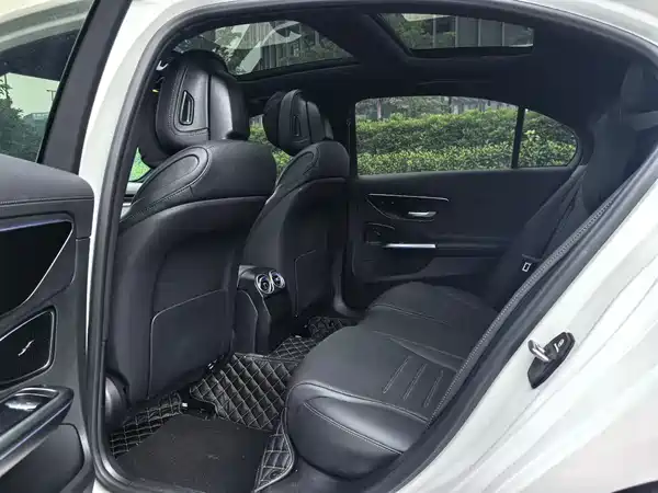 Mercedes-Benz C-Class 2024