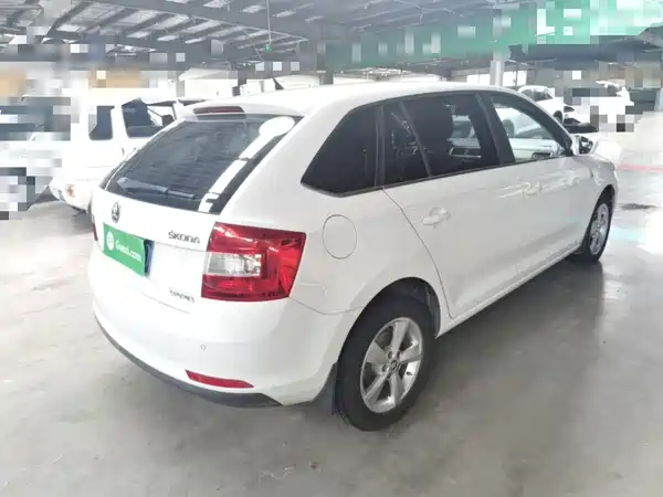 Skoda Rapid Spaceback 2015