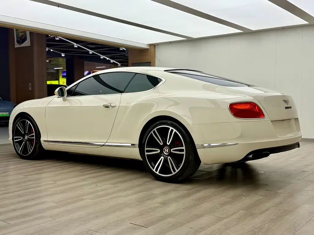 Bentley Continental 2014 — фото 10
