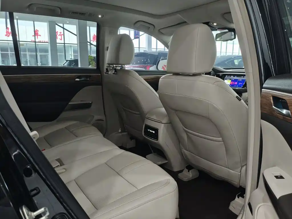 GAC Trumpchi GS8 2017 — фото 15