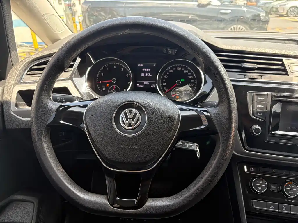 Volkswagen Touran 2016 — фото 10