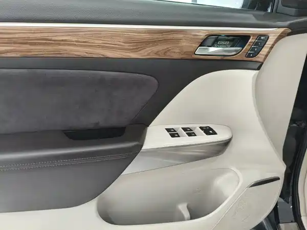 GAC Trumpchi GS8 2017