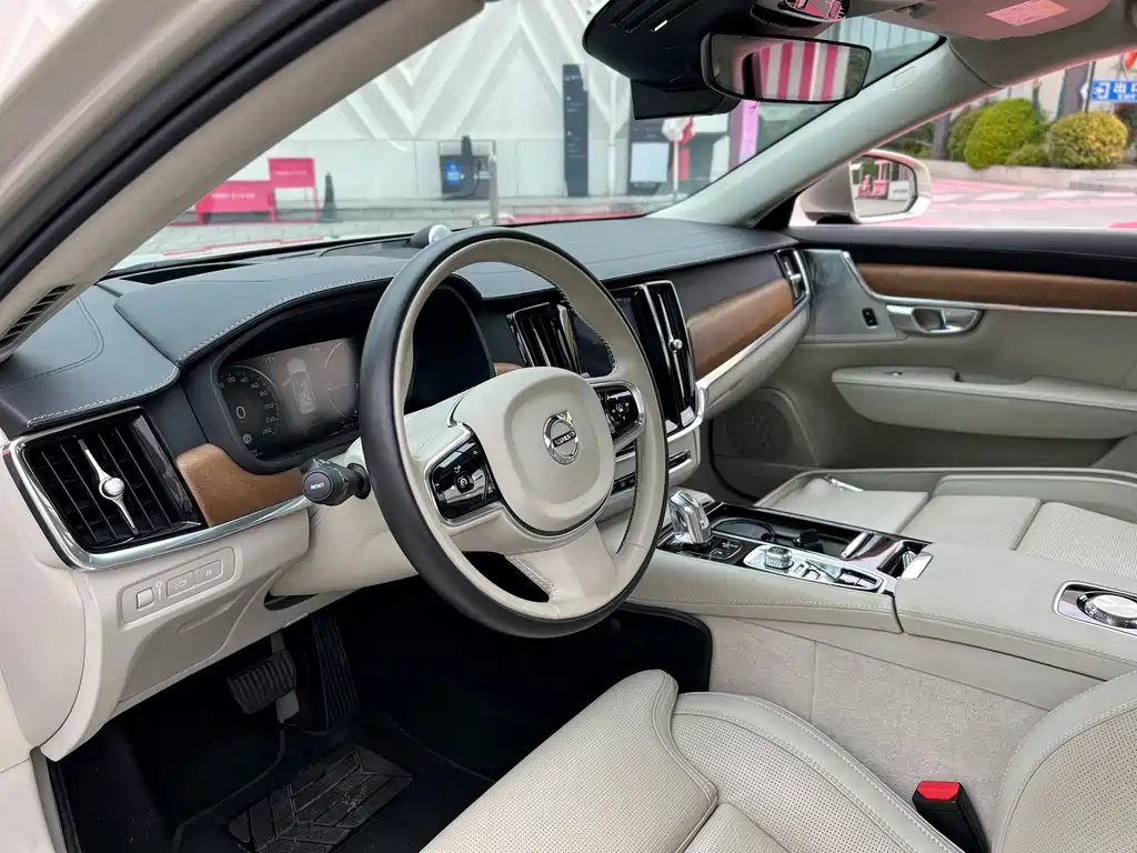 Volvo S90 Plug-In Hybrid 2019 — фото 8