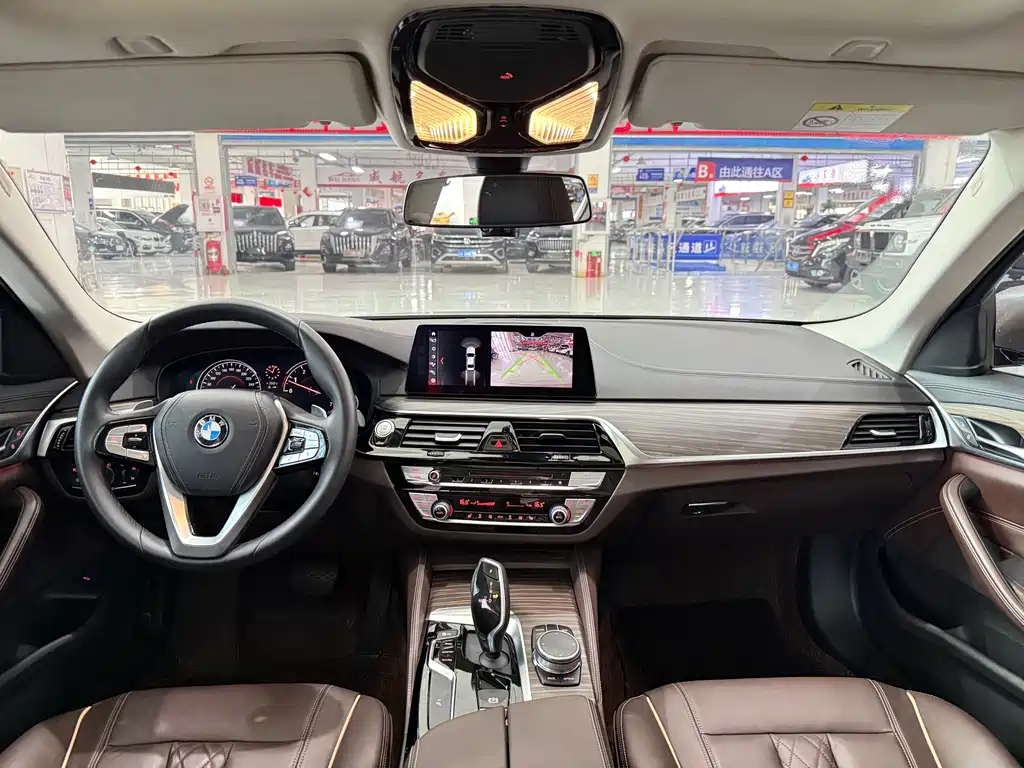 BMW 5 Series 2018 — фото 12