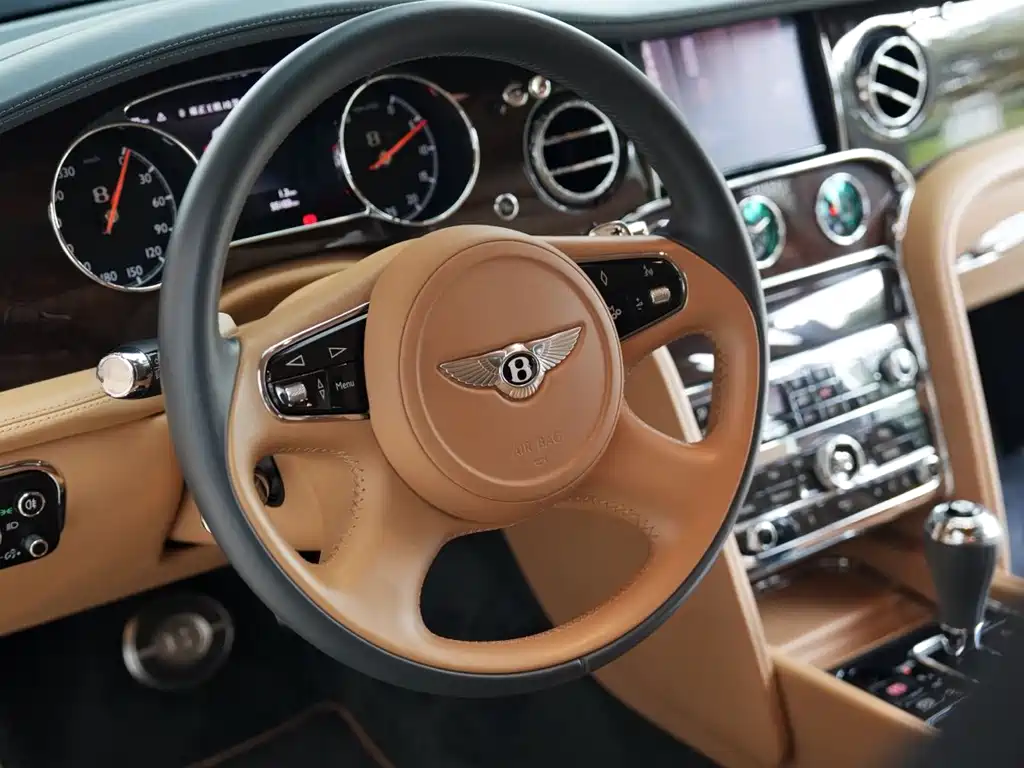Bentley Mulsanne 2017 — фото 10