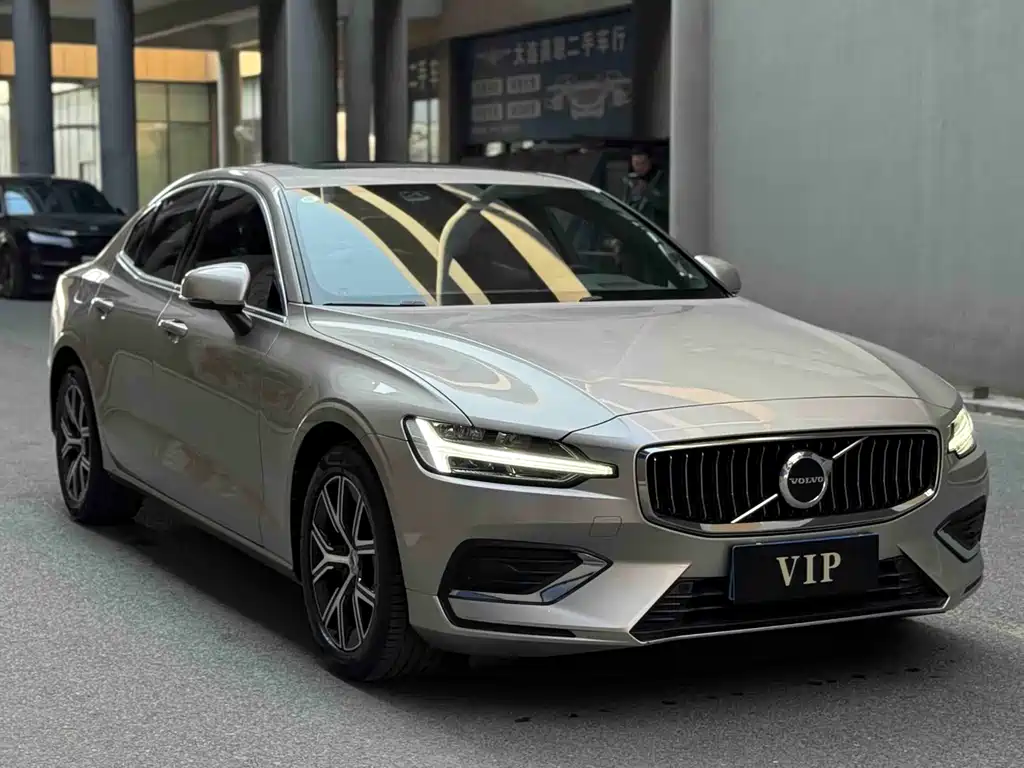 Volvo S60 2023 — фото 3