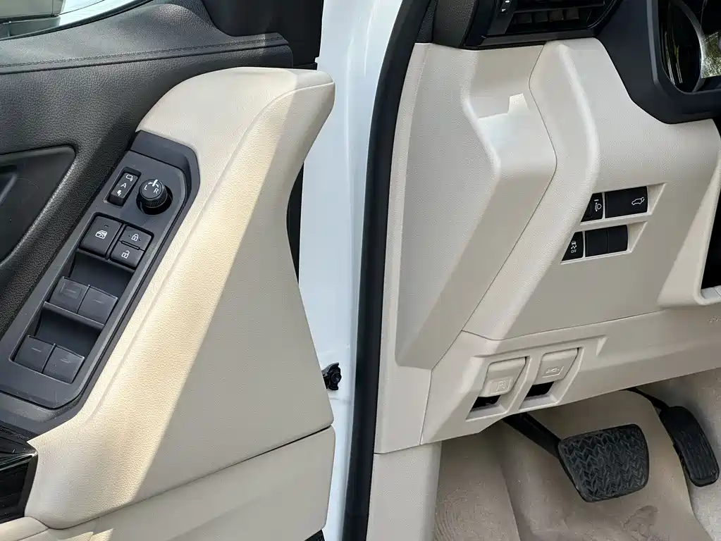 Toyota Land Cruiser 2023 — фото 13