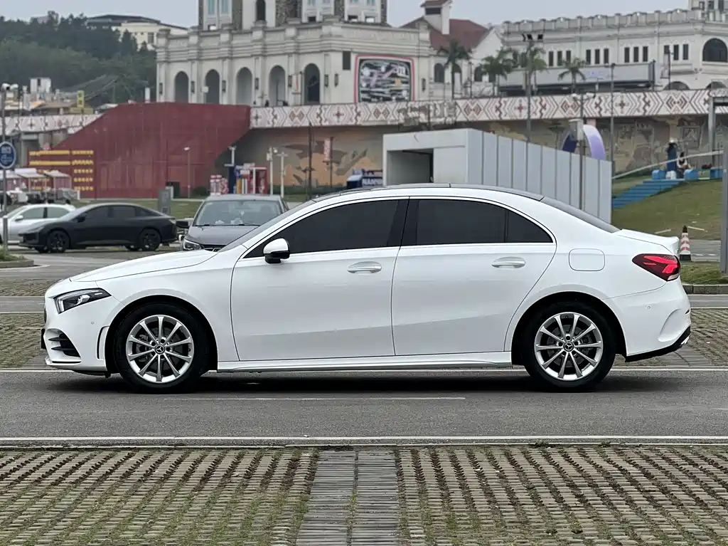 Mercedes-Benz A-Class 2020 — фото 6