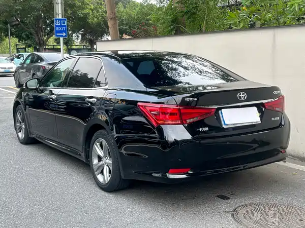 Toyota Crown 2015