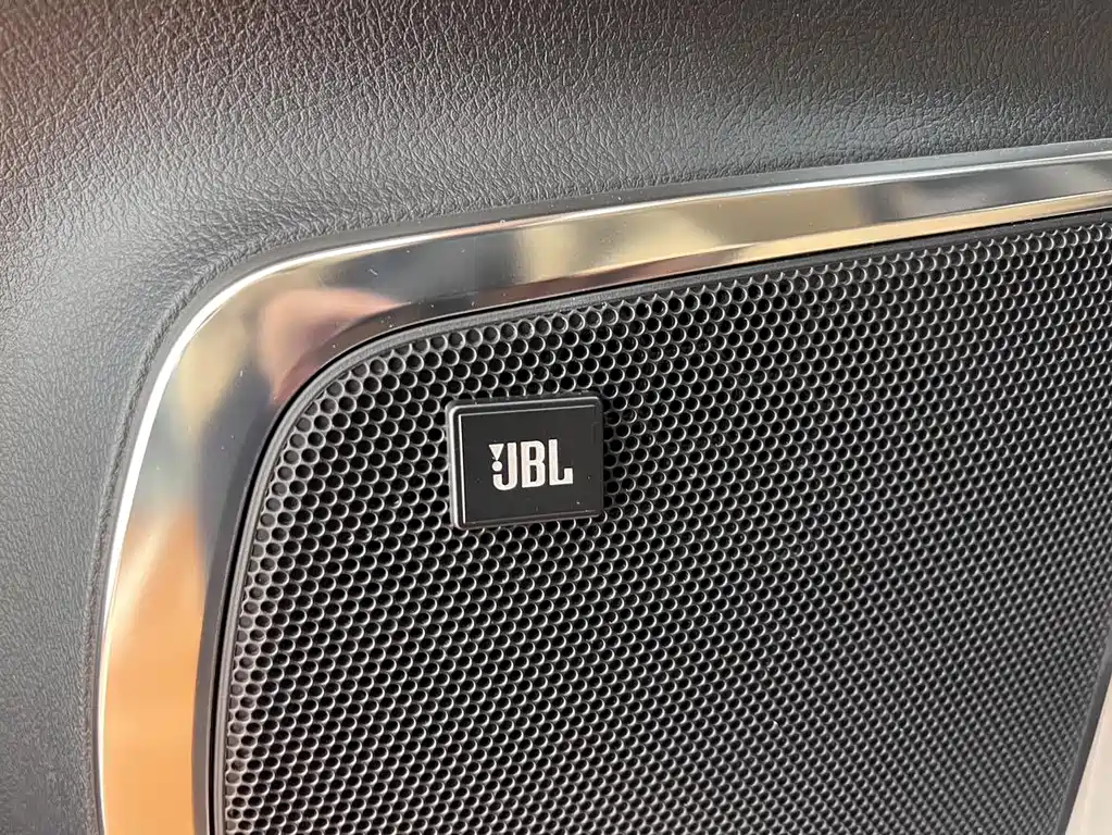 Toyota Alphard 2020 — фото 16