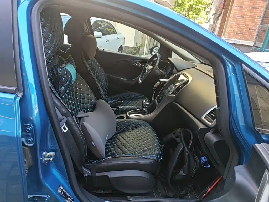 Buick Excelle 2014 — фото 25