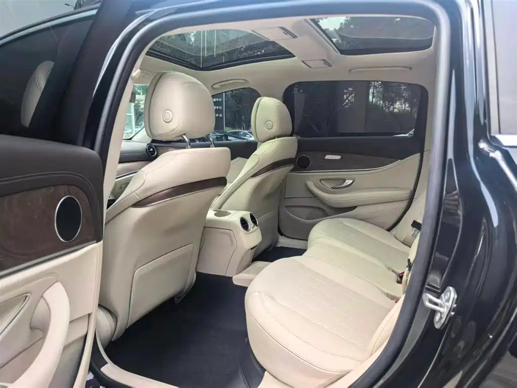 Mercedes-Benz E-Class 2020 — фото 11