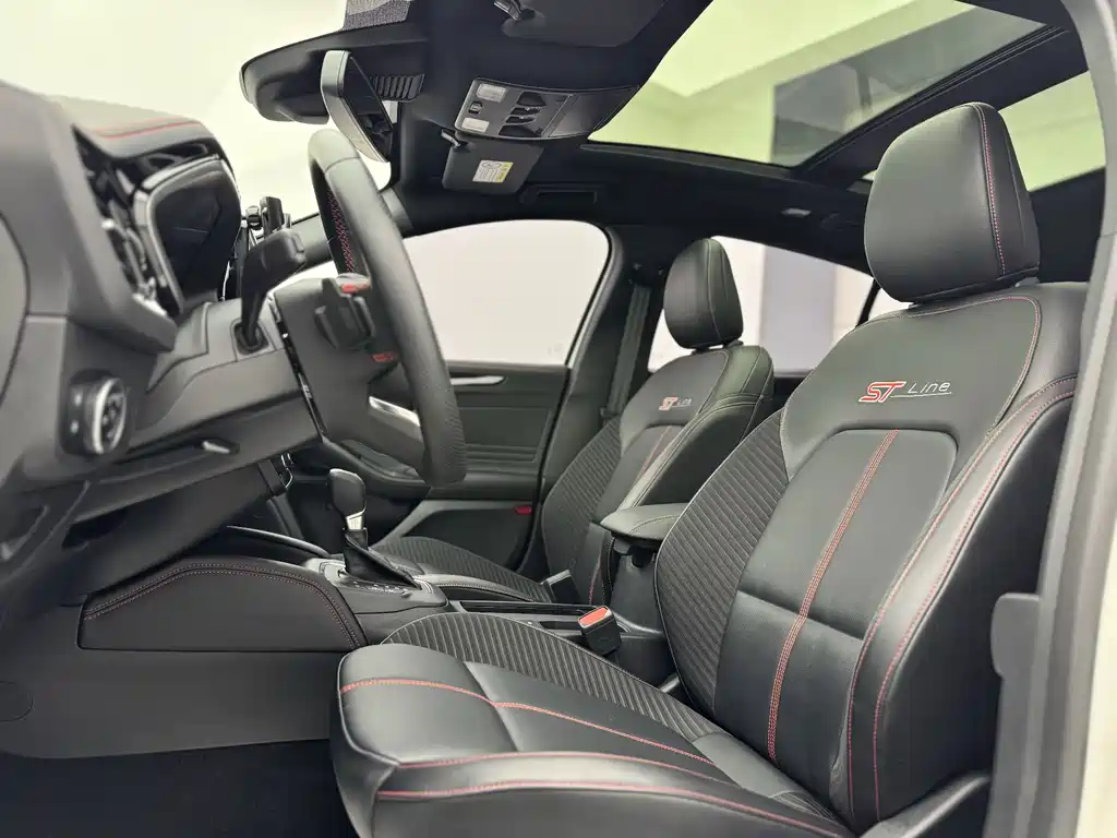 Ford Focus 2023 — фото 16