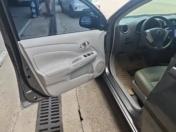Nissan Sunny 2016