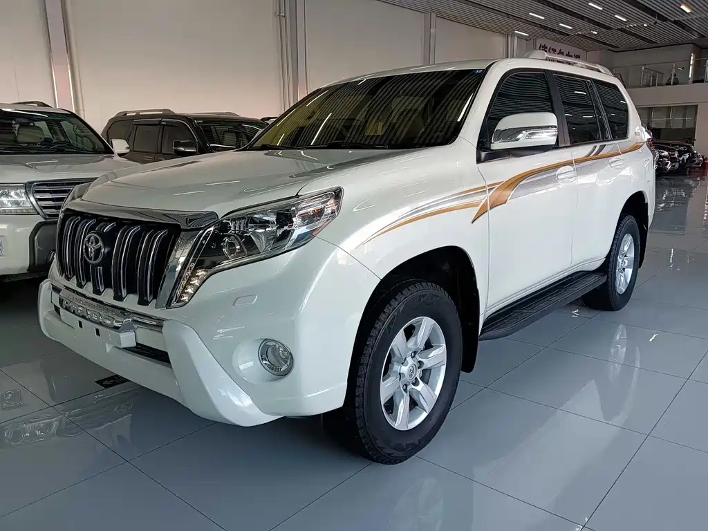 Toyota Prado 2015 — фото 1