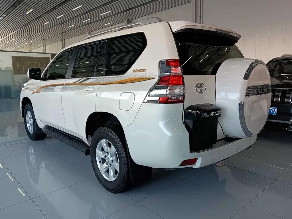 Toyota Prado 2015 — фото 6