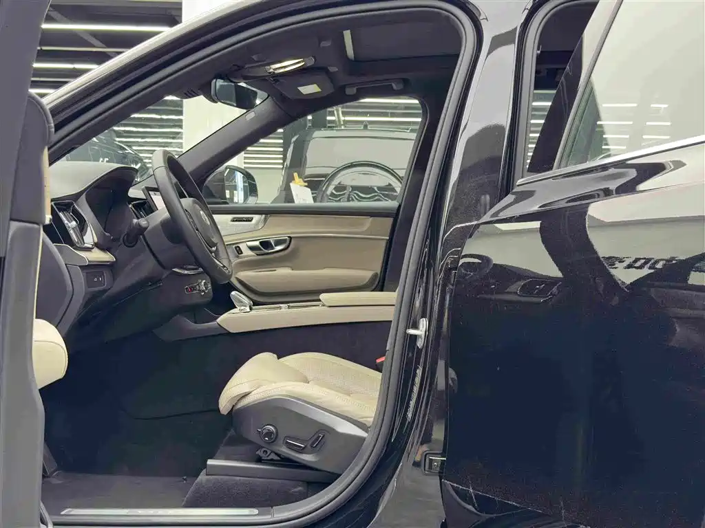 Volvo XC90 Plug-In Hybrid 2025 — фото 8