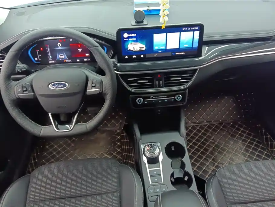 Ford Focus 2022 — фото 12