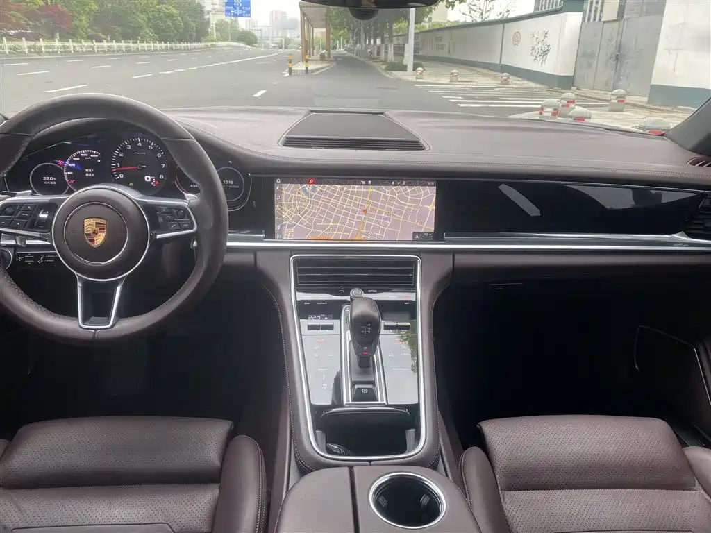 Porsche Panamera 2018 — фото 10