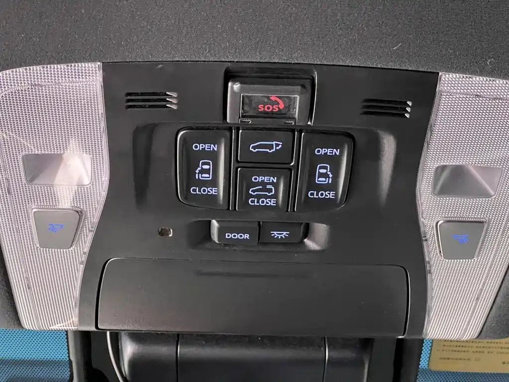 Toyota Alphard 2022 — фото 27