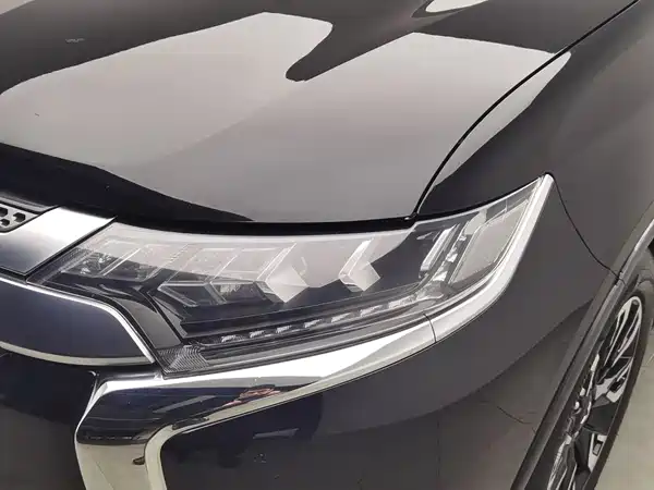 Mitsubishi Outlander 2021