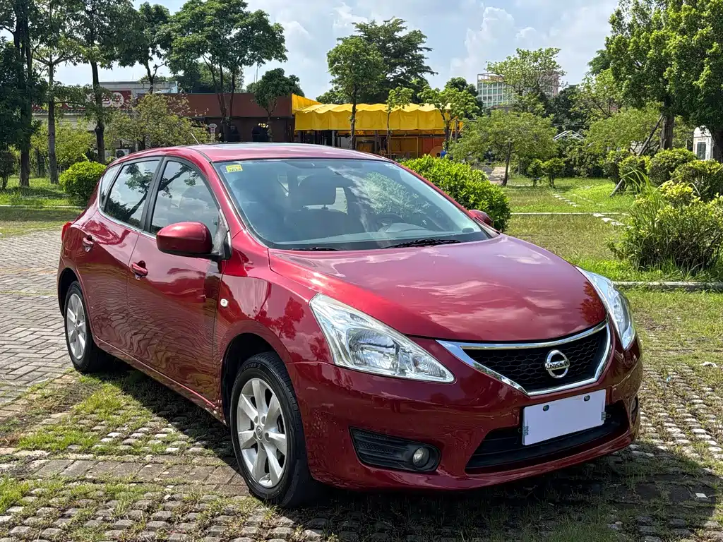 Nissan Tiida 2015