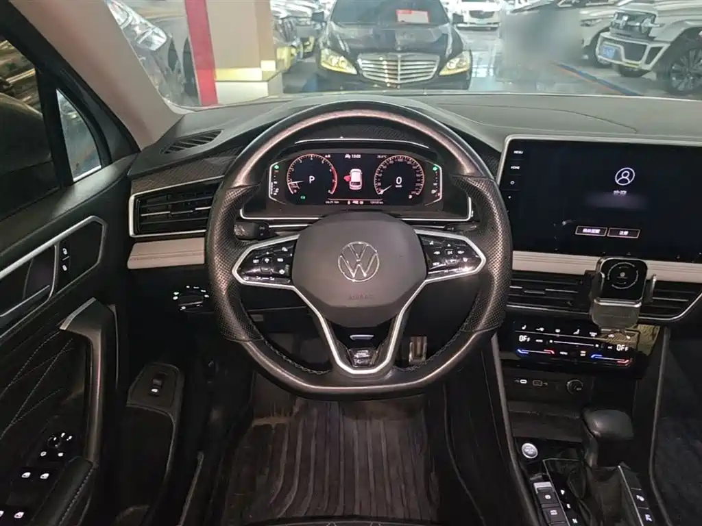 Volkswagen Tiguan L 2022 — фото 11