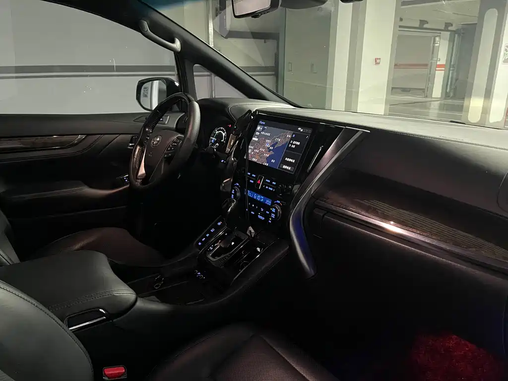Toyota Alphard 2020 — фото 22