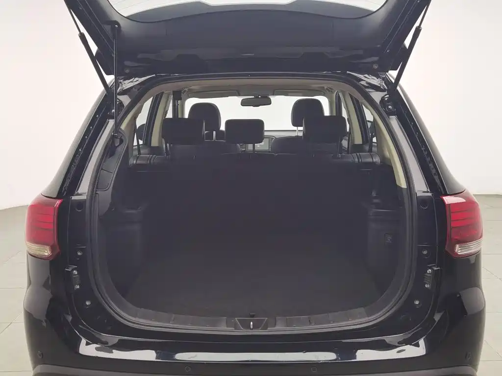 Mitsubishi Outlander 2021 — фото 16