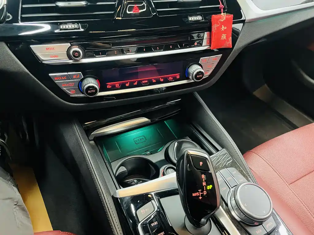 BMW 5 Series 2018 — фото 9