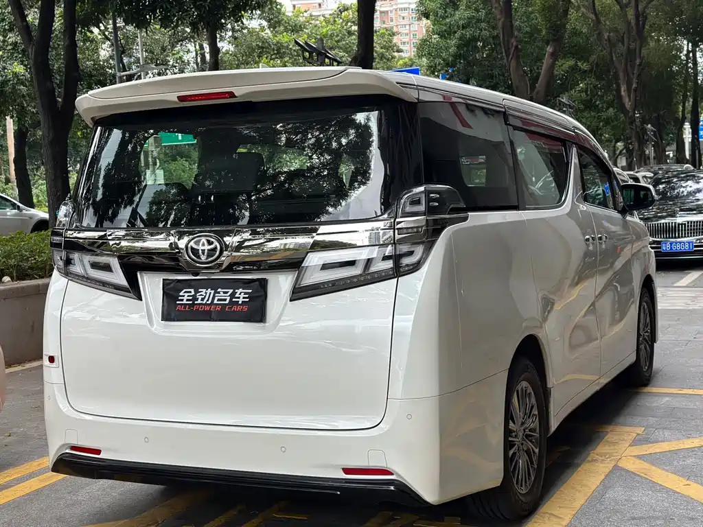 Toyota Vellfire 2022 — фото 9