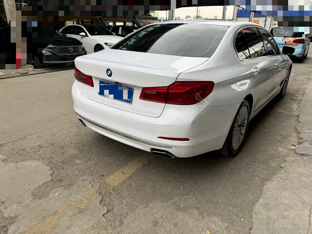 BMW 5 Series 2018 — фото 14