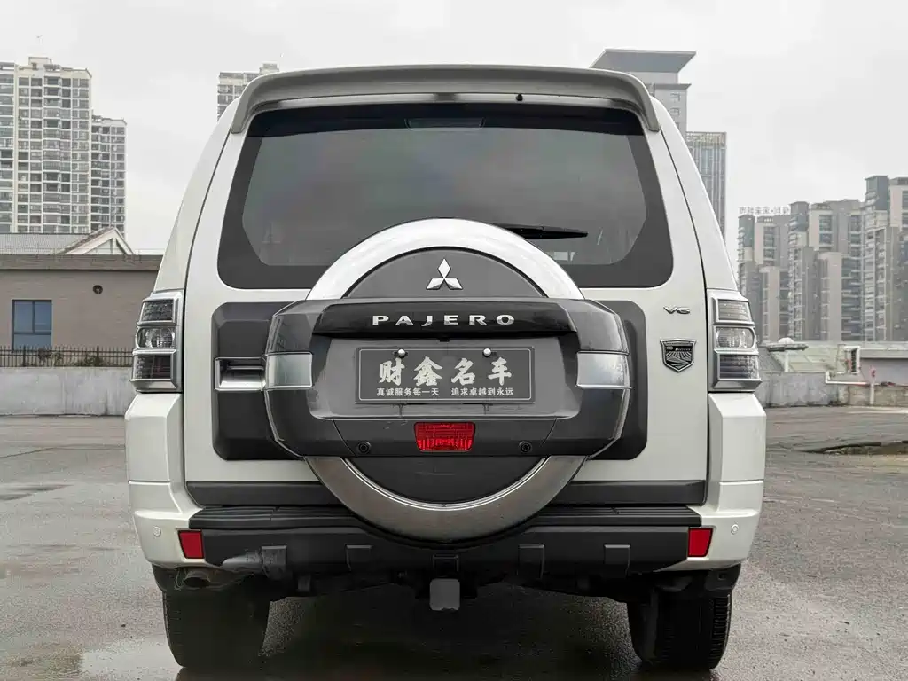 Mitsubishi Pajero 2019 — фото 19