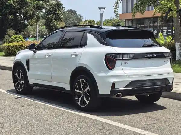 Lynk & Co 01 EM-P 2021