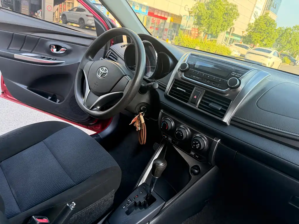 Toyota Yaris L 2016 — фото 13