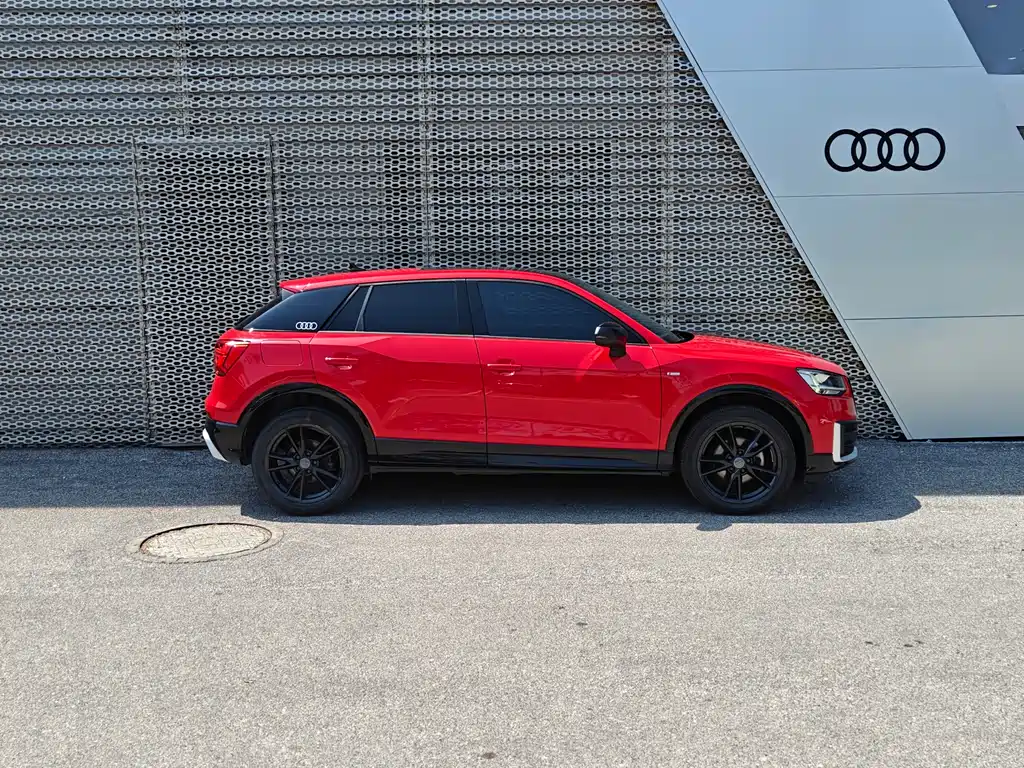 Audi Q2L 2019 — фото 3