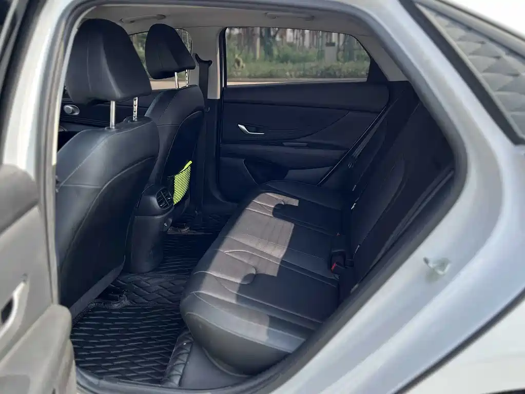Hyundai Elantra 2024