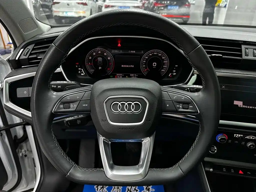 Audi Q3 2023 — фото 13