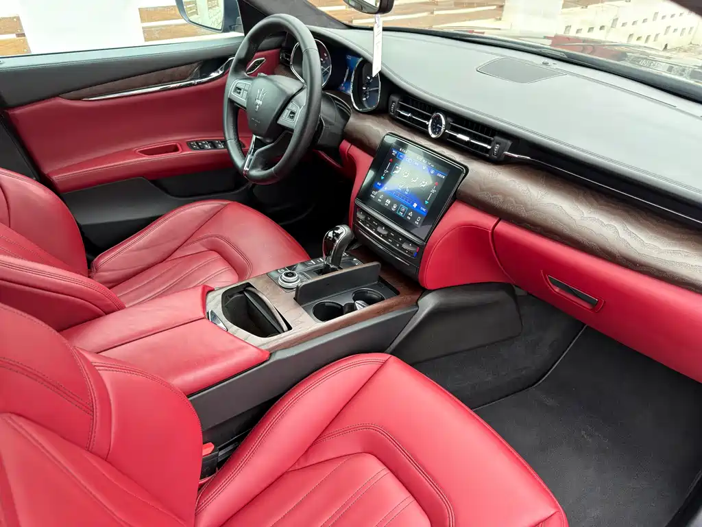 Maserati Quattroporte 2019 — фото 13
