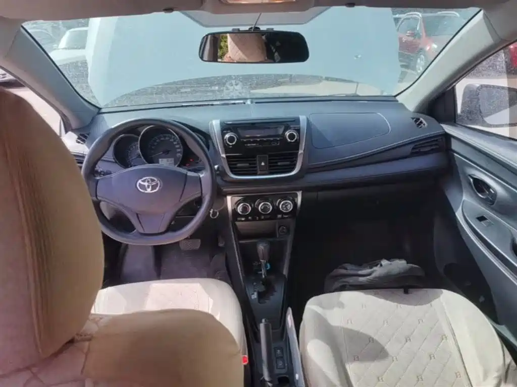 Toyota Yaris L 2019 — фото 10