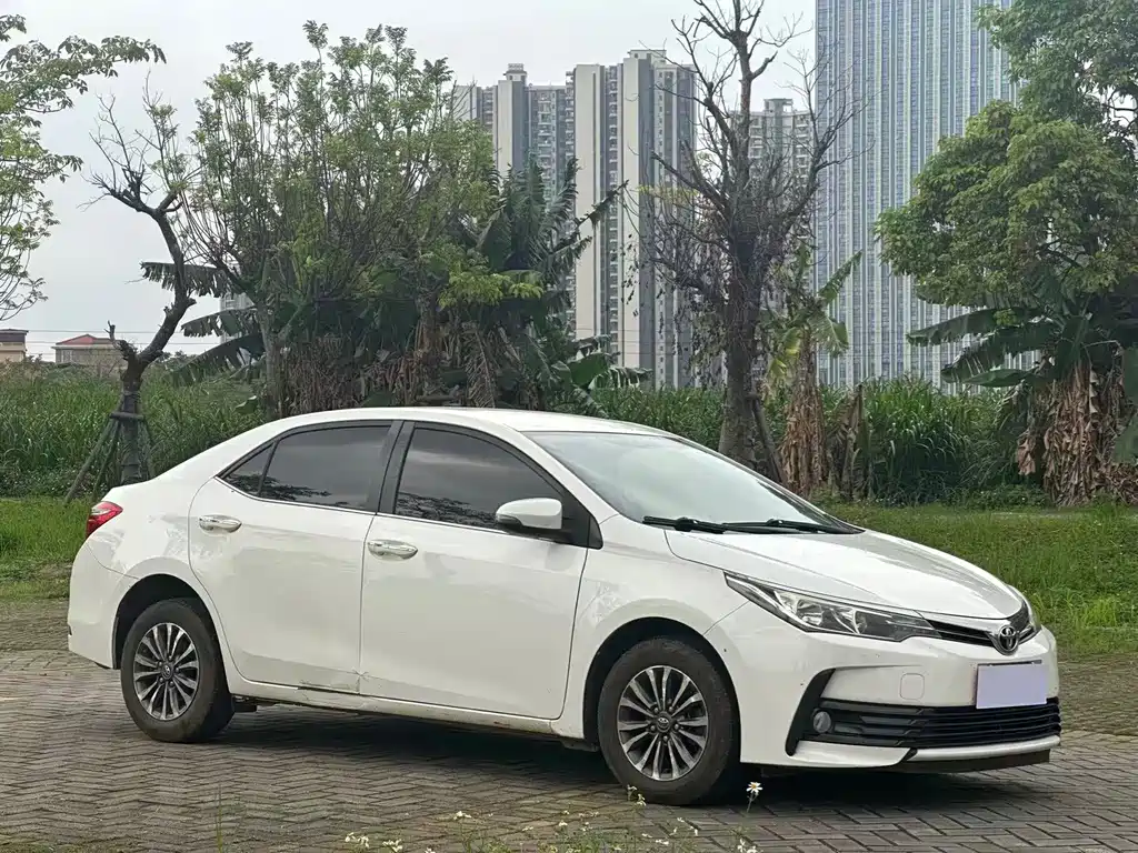 Toyota Corolla 2018 — фото 3