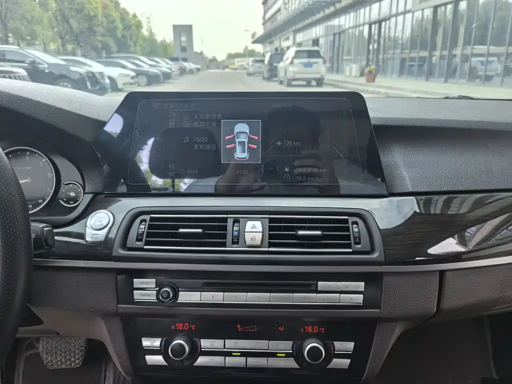 BMW 5 Series 2016 — фото 22
