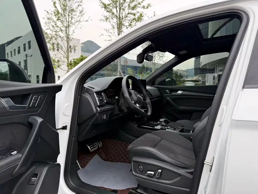 Audi Q5L Sportback 2024 — фото 5