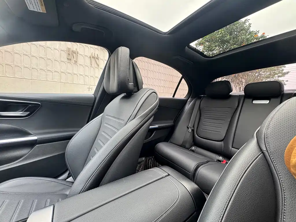 Mercedes-Benz C-Class 2023 — фото 27