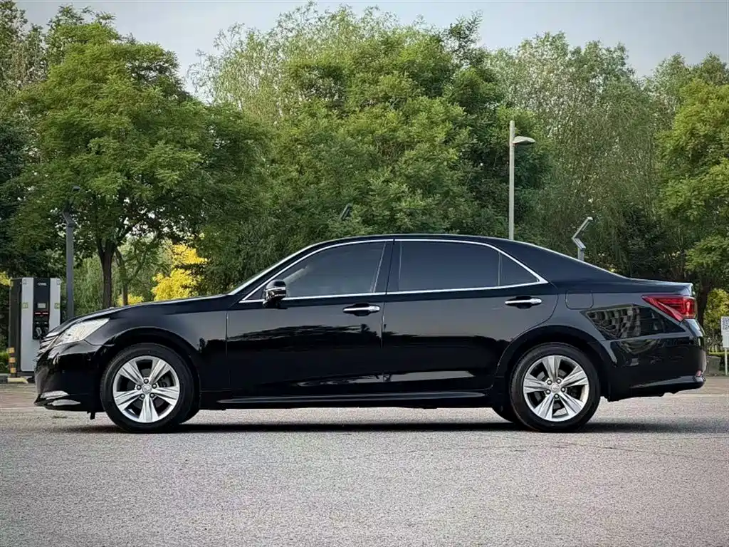 Toyota Crown 2016 — фото 24