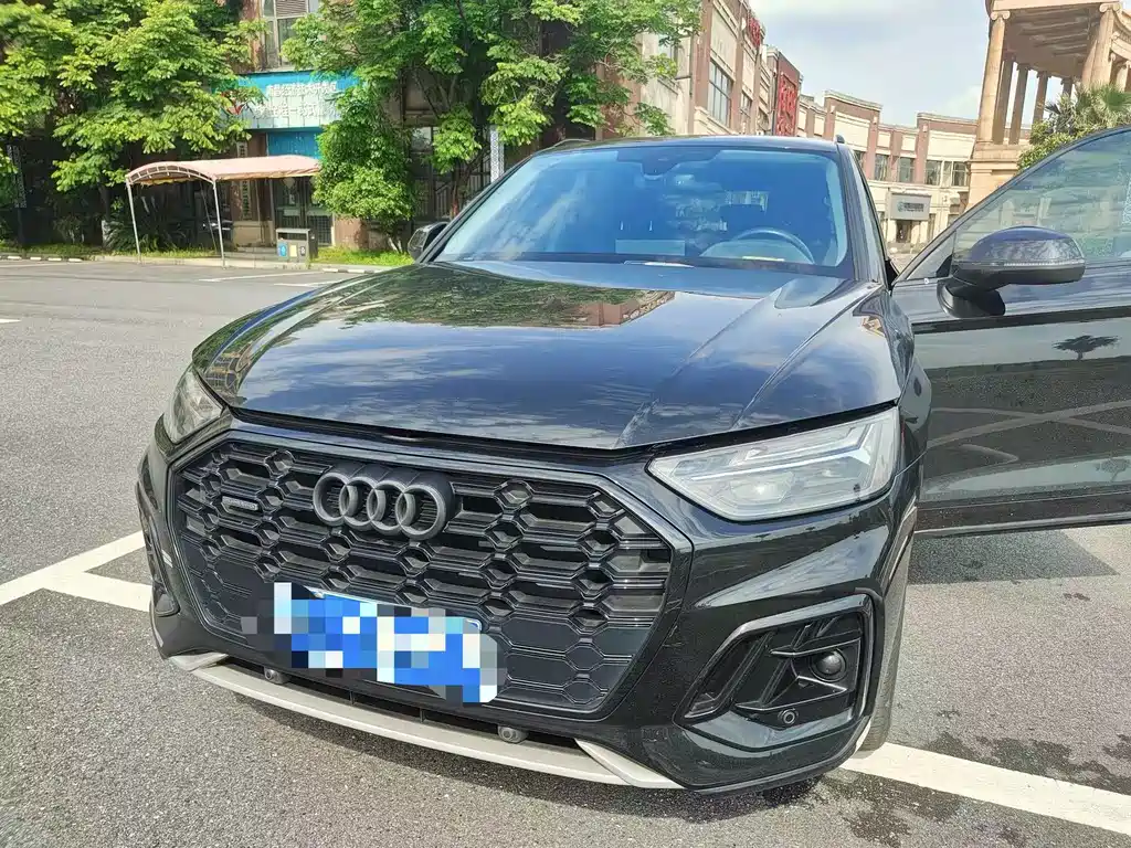 Audi Q5L 2023 — фото 1
