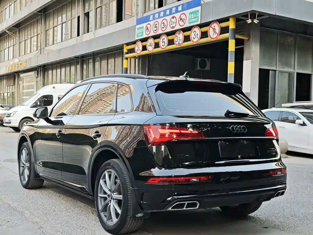 Audi Q5L 2023 — фото 10