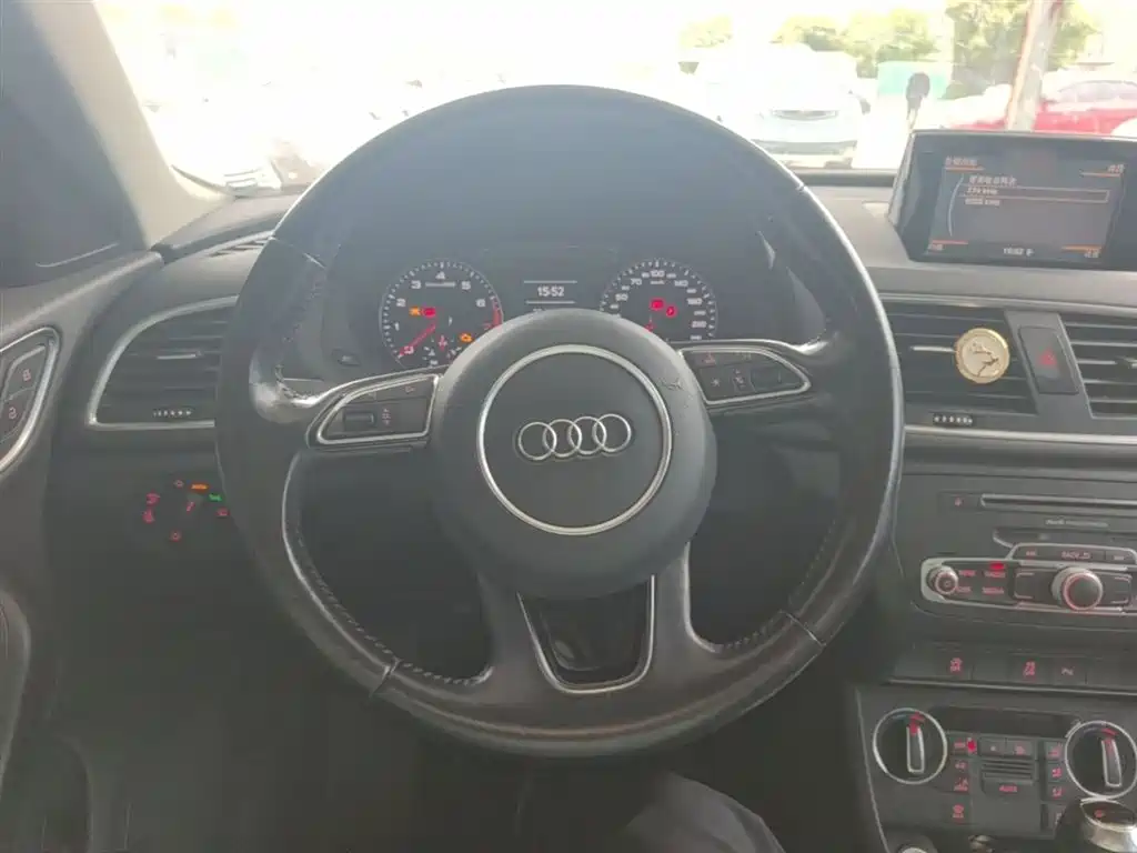 Audi Q3 2017 — фото 11